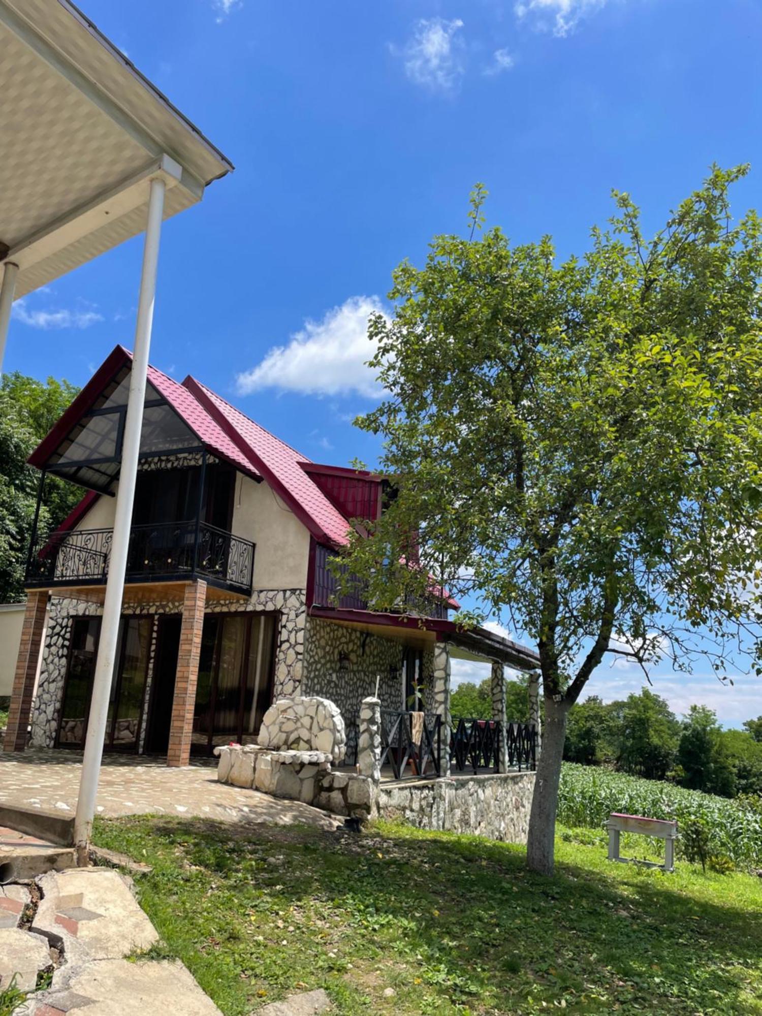 Kirta Hotel Gordi Exterior photo