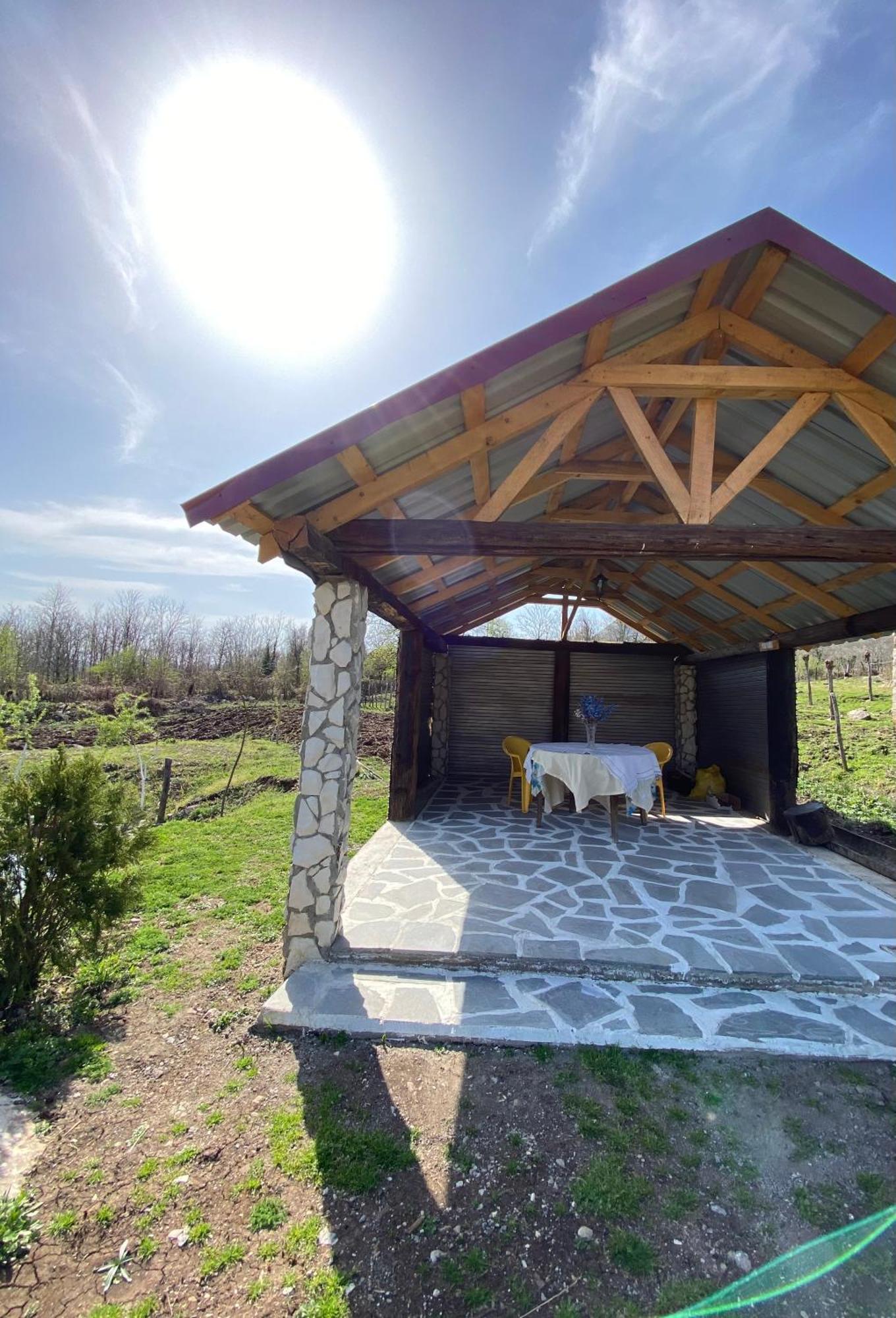 Kirta Hotel Gordi Exterior photo